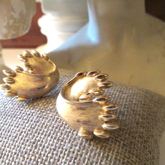 Vintage CROWN TRIFARI Gold Brushed Clip On Earrin… - image 2