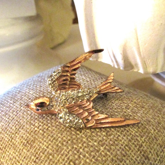 Gold 2024 bird pin