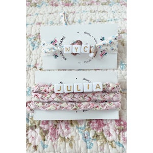 Pulsera o tobillera con letras doradas a medida, palabra o nombre ~ pulsera de cinta ~ Elija entre trenzado o original ~ Agregue la opción de dije de corazón