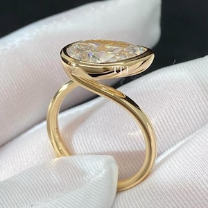 3 Karat Ost nach West Moissanit Verlobungsring Lünette Set 14K Gelbgold Diamant Ring Moderne Stapelring für Frauen