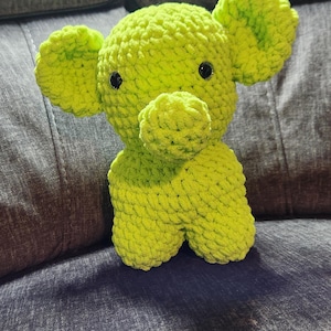 Handmade Neon Green Crochet Elephant – Plush Amigurumi Stuffed Animal Toy – Soft & Cuddly Gift for Kids or Elephant Lovers