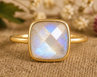 Regnbågsmånstensring, 14k guld vermeil, juni födelsesten kuddslipad ädelstensring, handgjorda guldsmycken, unisex guldring, present till henne