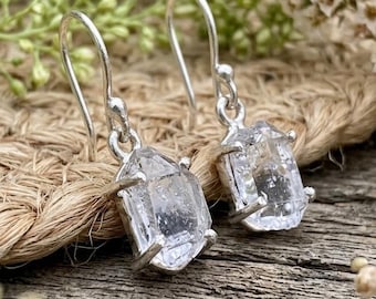 Råa Herkimer diamantörhängen, 925 sterlingsilver, hängande örhängen med helande kristaller, aprils födelsesten, minimalistiska smycken, present till henne