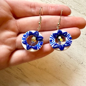 Delft-Inspired Blue & White Flower Earrings with Gold Accent Bead – Handmade Clay Dangles