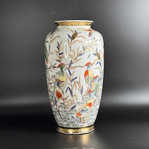 Hand-Painted Kutani Porcelain Vase: Birds & Bamboo, Showa Era