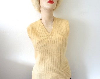 Chaleco de punto de lana de los años 70: moda vintage preppy