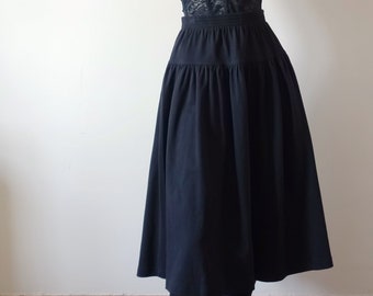 1980s Black Knit Full Skirt | vintage pull-on skirt by Adrienne Vittadini