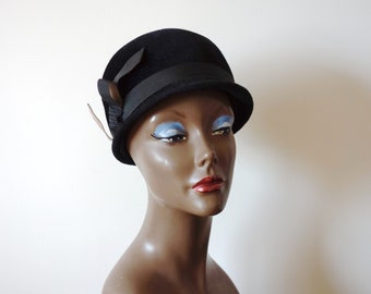 Vintage 1960s Mod Cloche Hat