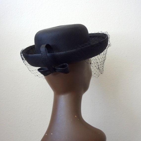 1950s Black Hat / wide brim straw hat with veil /… - image 3