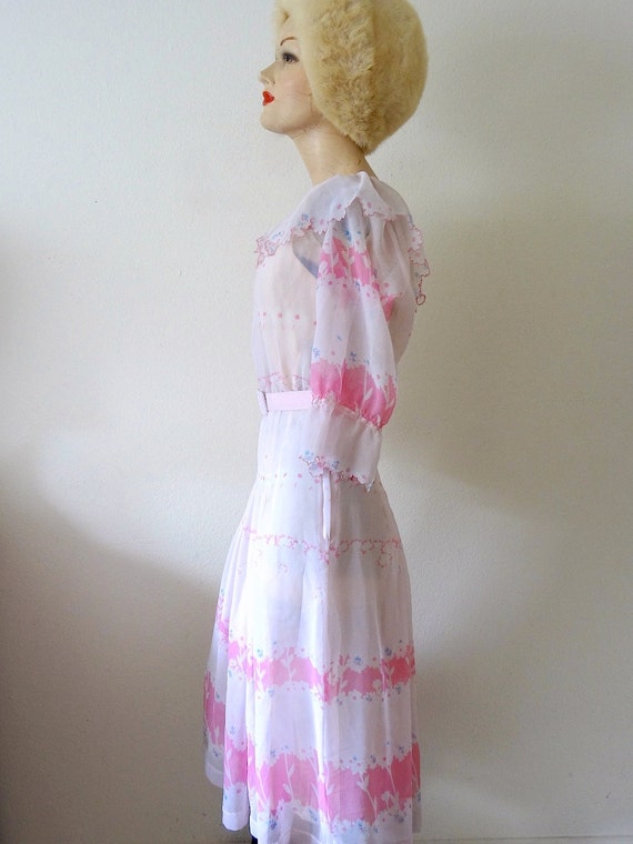 1950s Day Dress / vintage pink floral print chiff… - image 4