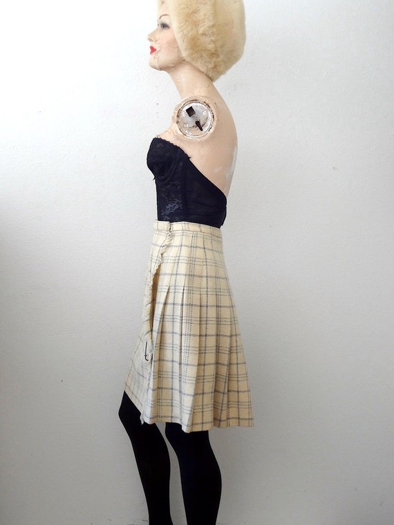 1960s Wool Skirt / short plaid wrap kilt with pin… - image 4