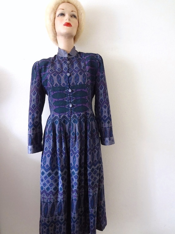 1980s Shirtwaist Dress - vintage ethnic paisley pr