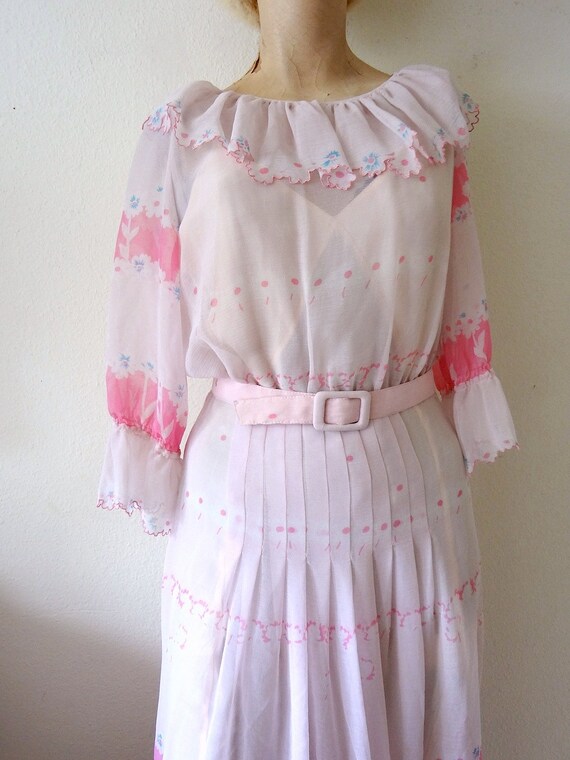 1950s Day Dress / vintage pink floral print chiff… - image 3