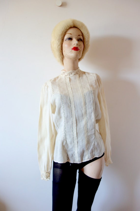 Linen and Lace Victorian Style Blouse - 1980s desi