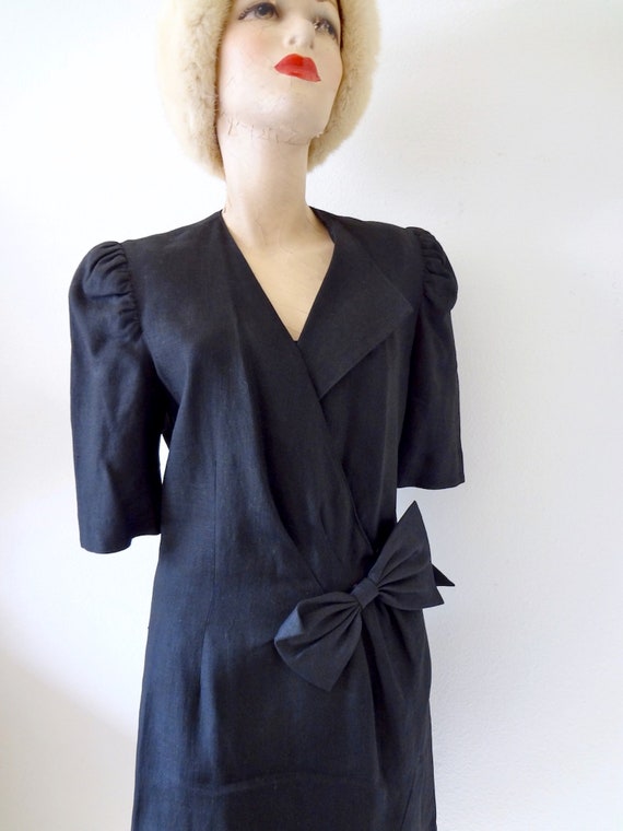 black linen wrap dress / 1980s vintage fashion - image 3