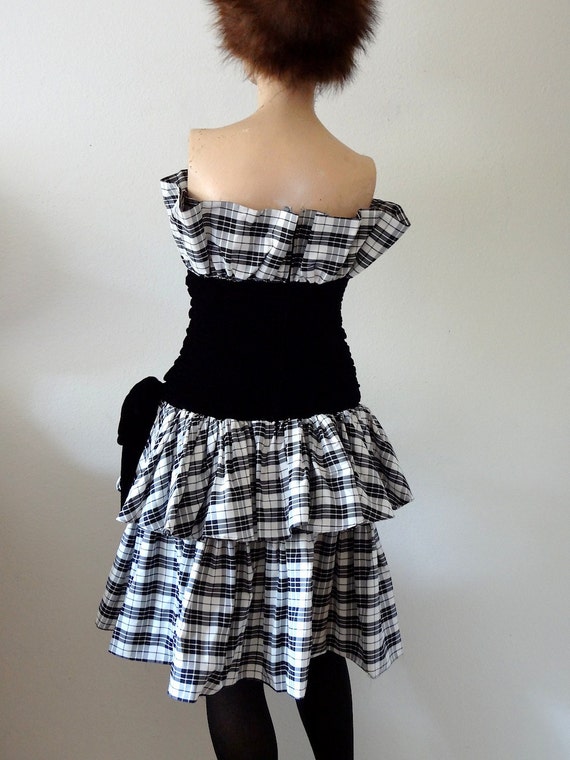 1980s party dress / vintage strapless black and w… - image 5