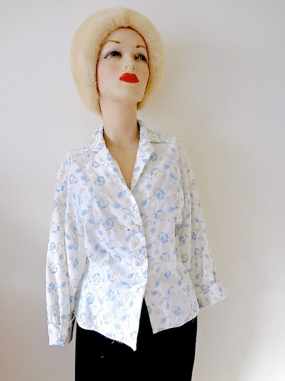 1950s Cotton Blouse / Vintage Floral Embroidered S