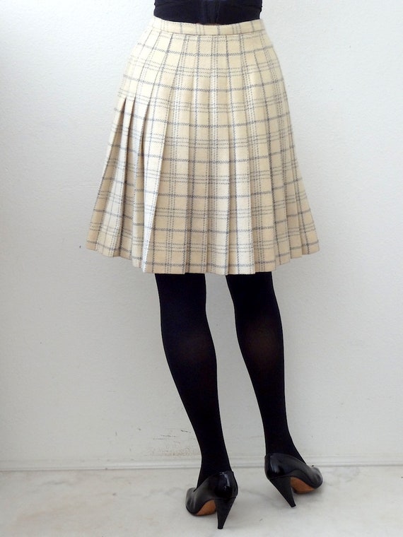1960s Wool Skirt / short plaid wrap kilt with pin… - image 6