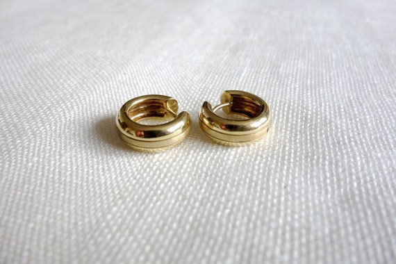 14K Chunky Huggie Hoop Earrings - vintage gold est