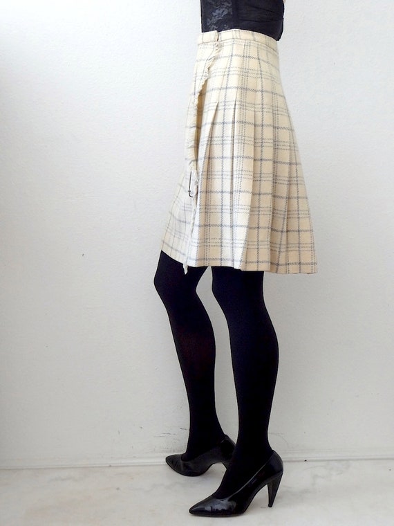 1960s Wool Skirt / short plaid wrap kilt with pin… - image 5