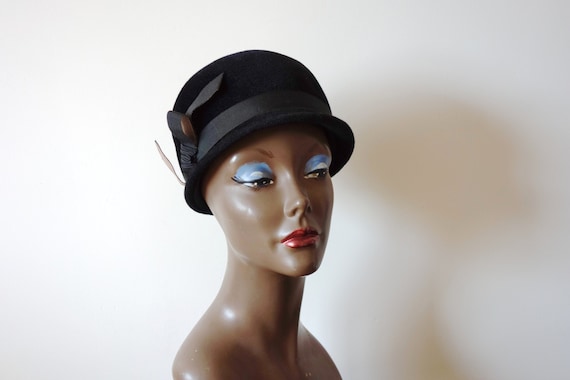 Vintage 1960s Mod Cloche Hat - image 1