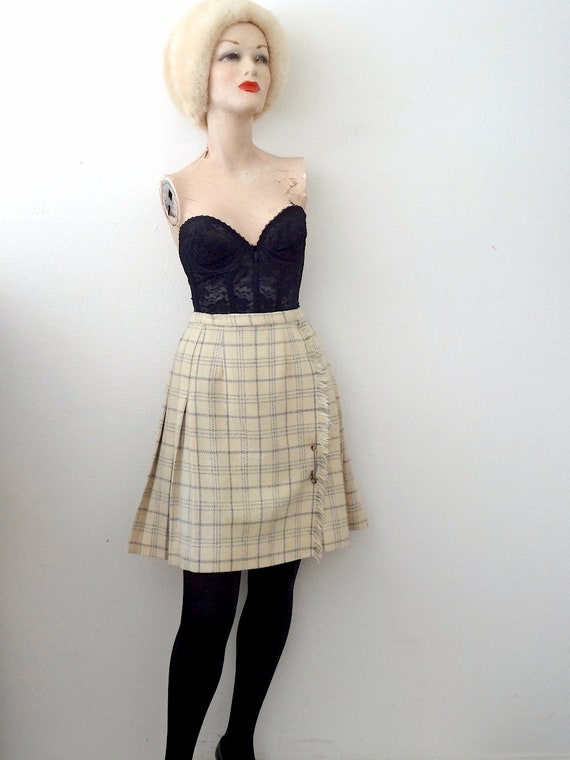 1960s Wool Skirt / short plaid wrap kilt with pin… - image 2