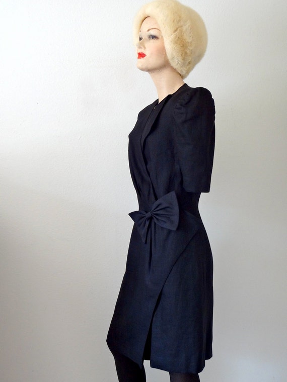 black linen wrap dress / 1980s vintage fashion - image 5