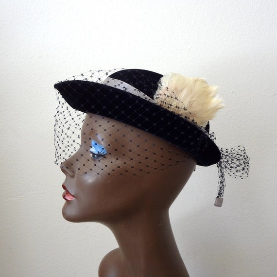 1950s Black Hat With Cream Feather and Black Net Veil  display picture 1