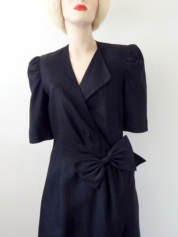 black linen wrap dress / 1980s vintage fashion - image 4