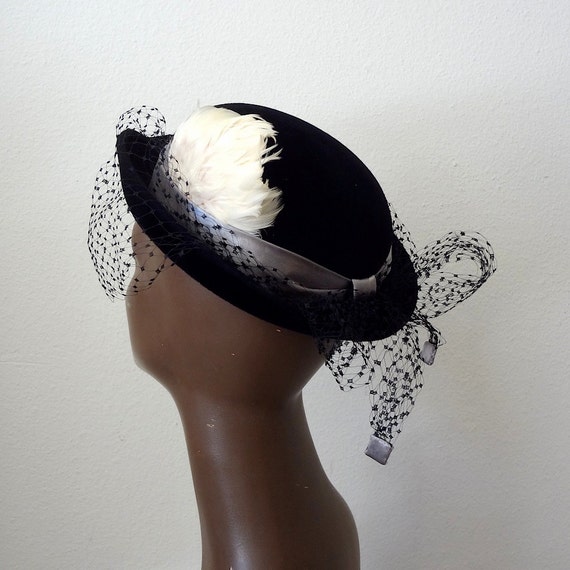 1950s Black Hat with Cream Feather and Black Net … - image 5