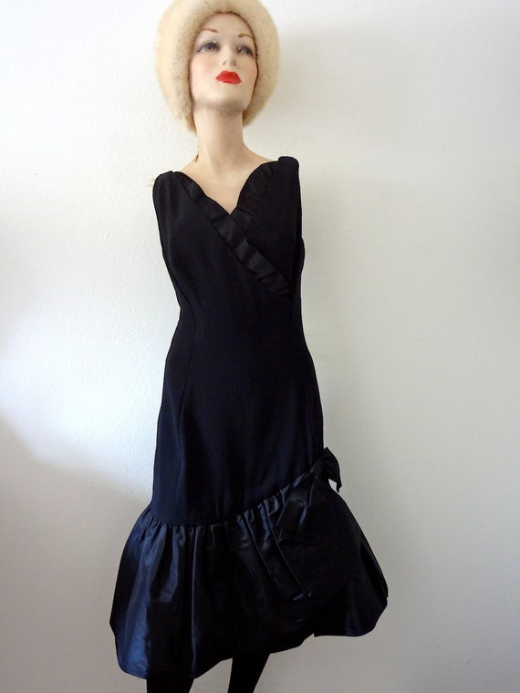 open lace back dress Le Palais Vintage Elegant Retro Long Sleeves Midi Black Cocktail Dress-Aurora Xs / Dress main image 1