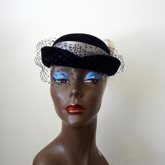 1950s Black Hat with Cream Feather and Black Net … - image 1
