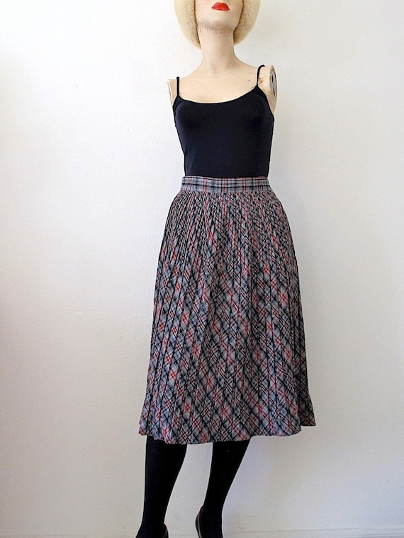 1950s Wool Skirt / pleated plaid a line skirt / p… - image 2