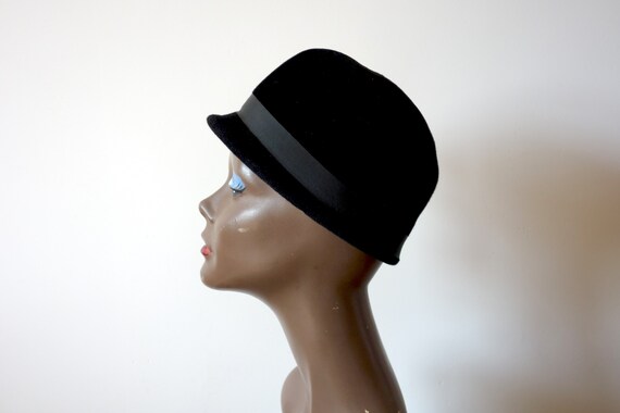 Vintage 1960s Mod Cloche Hat - image 4