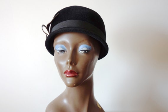 Vintage 1960s Mod Cloche Hat - image 5