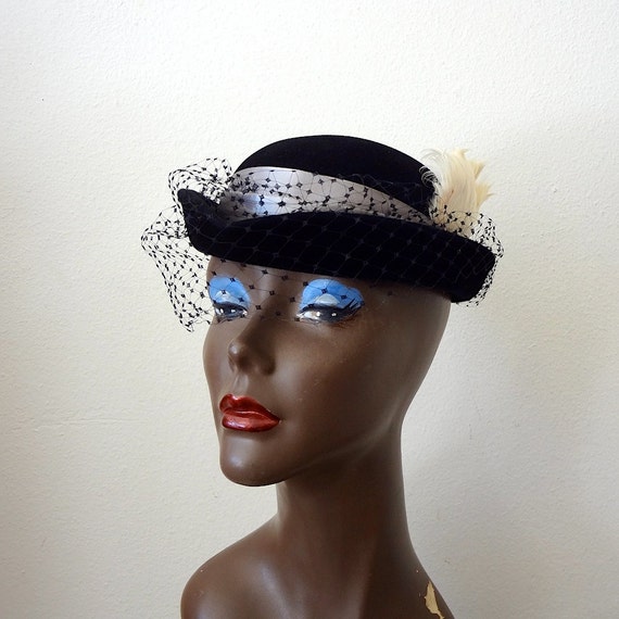 1950s Black Hat with Cream Feather and Black Net … - image 3