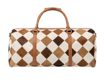 Bolsa de viaje de piel de vaca con estampado de rombos y patchwork hecha a mano