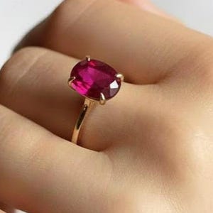 Anel de Noivado Solitário em Ouro 14K com Rubi Vermelho Oval