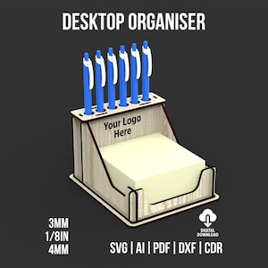 Può includere: Organizzatore da scrivania in legno con la scritta "DESKTOP ORGANISER". Presenta una sezione per penne e spazio per post-it. Il testo "Your Logo Here" è visibile. L'organizzatore è progettato per contenere penne e post-it. L'immagine include anche opzioni di formato file.