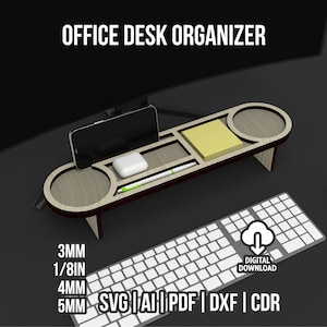 Könnte beinhalten: Ein Schreibtisch-Organizer aus Holz mit Telefon, Notizblock und Stift. Der Organizer hat zwei runde Halter und ein zentrales Fach. Der Text "OFFICE DESK ORGANIZER" steht oben. Der Organizer ist etwa 3 mm dick.