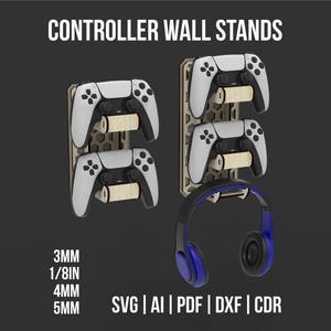 Puede incluir: Soportes de pared para mandos con el texto "CONTROLLER WALL STANDS". Los soportes son de madera clara y sujetan mandos de juego blancos y negros. También se muestra un par de auriculares azules y negros. La imagen también incluye opciones de tipo de archivo.