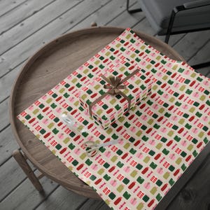 Papier do pakowania prezentów świątecznych, pakowanie prezentów świątecznych, ekologiczne pakowanie prezentów świątecznych, opakowania prezentowe, dekoracje imprezowe