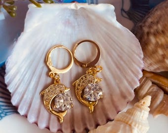 Orecchini a forma di delfino con diamanti