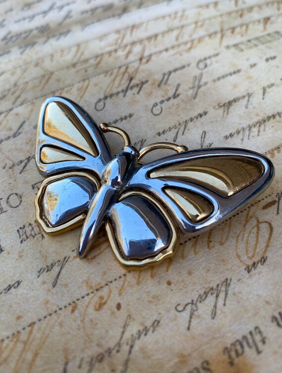 Beautiful Liz Claiborne butterfly brooch in gold … - image 4