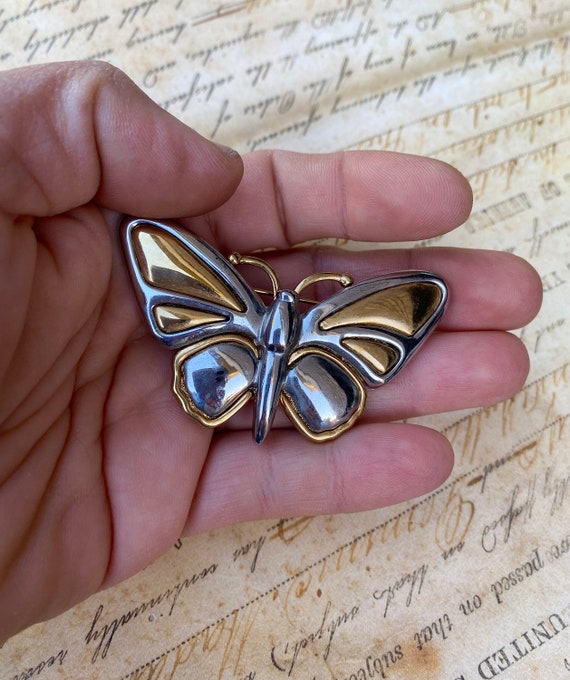 Beautiful Liz Claiborne butterfly brooch in gold … - image 5