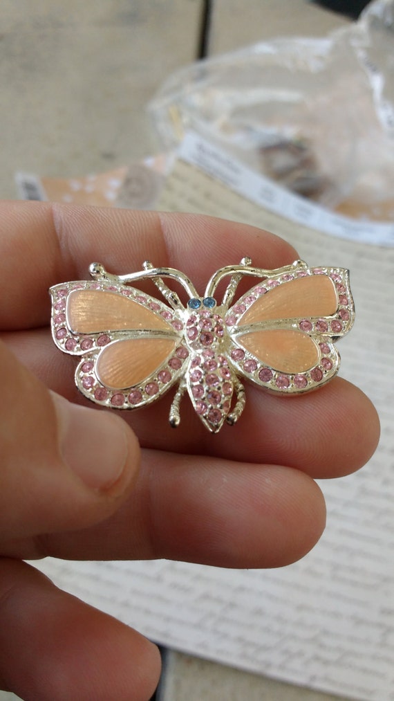 Adorable vintage pink butterfly brooch with rhine… - image 4