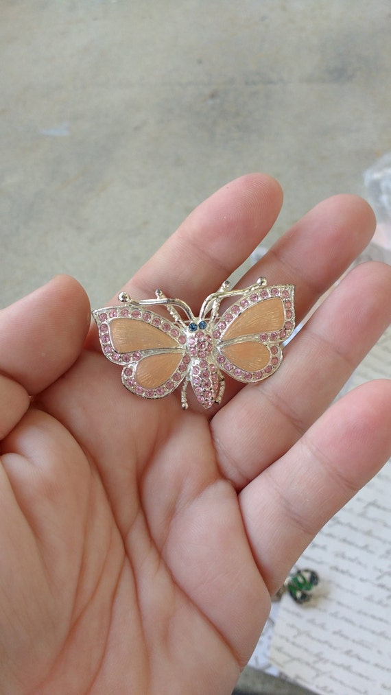 Adorable vintage pink butterfly brooch with rhine… - image 3