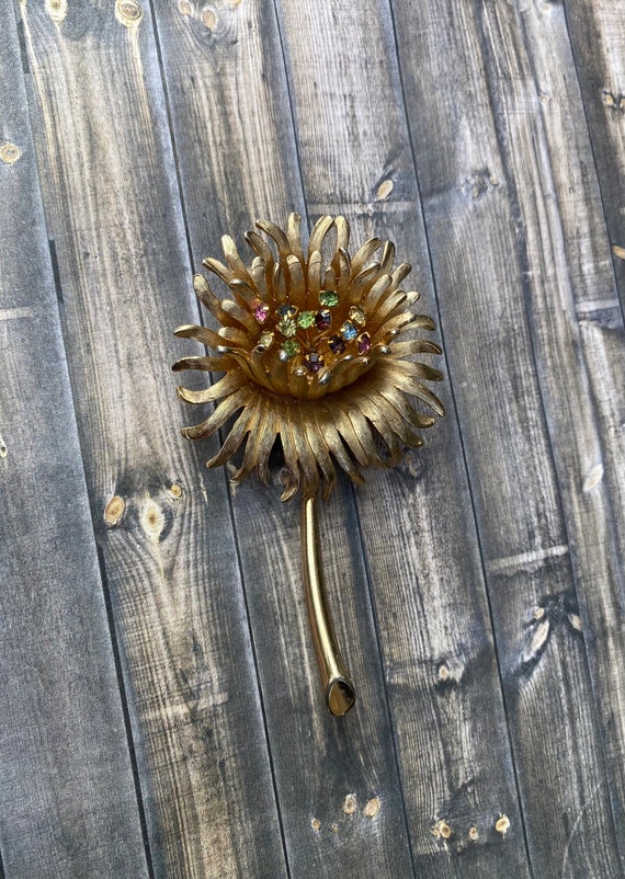 Stunning vintage flower brooch with multicolored c
