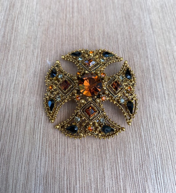 Stunning vintage Maltese cross jeweled brooch gold