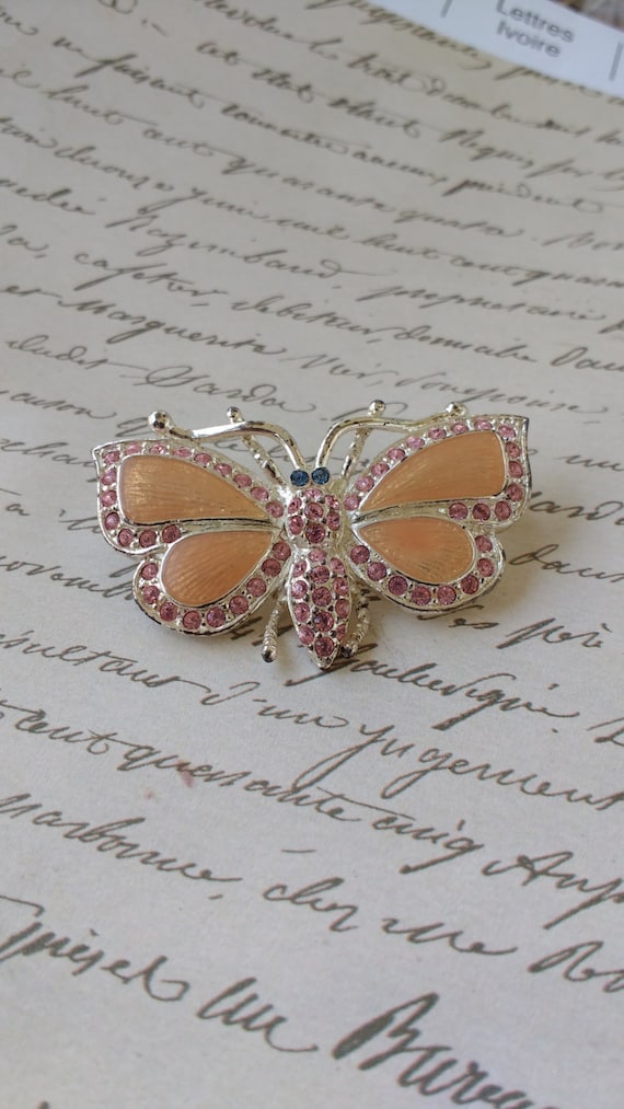 Adorable vintage pink butterfly brooch with rhine… - image 1